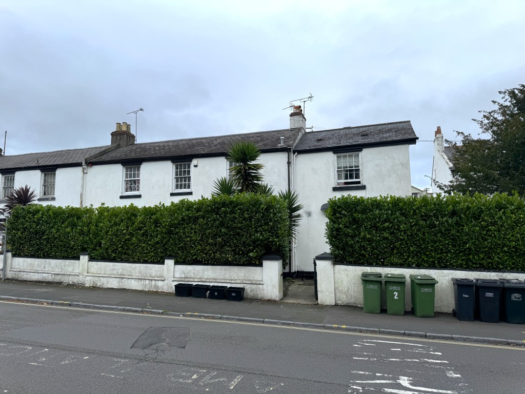 Lot: 199 - ELEVEN-UNIT LICENSED HMO IN CENTRAL LOCATION - Front of the property